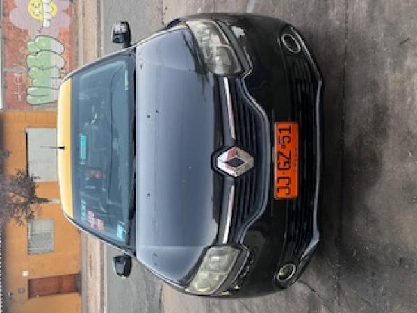 SE VENDE TAXI CON DERECHOS RENAULT SYMBOL AÑO 2017