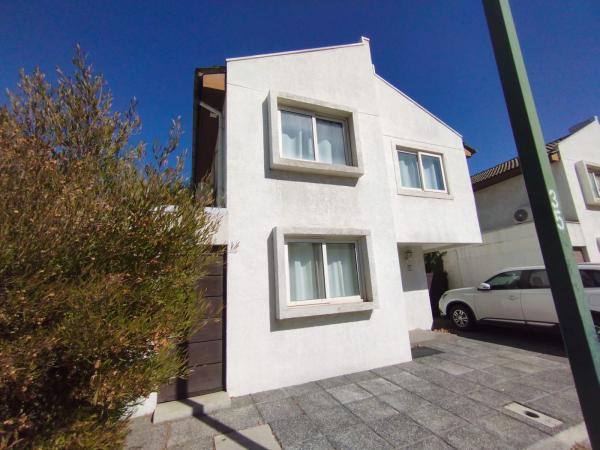 VENDO CASA EN HUECHURABA (3 DORMITORIOS + 2 1/2 BA