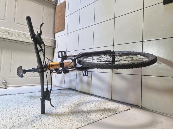 TREK 