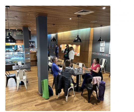 BUSCO SEÑORITAS ESTUDIANTES CAFETERIA