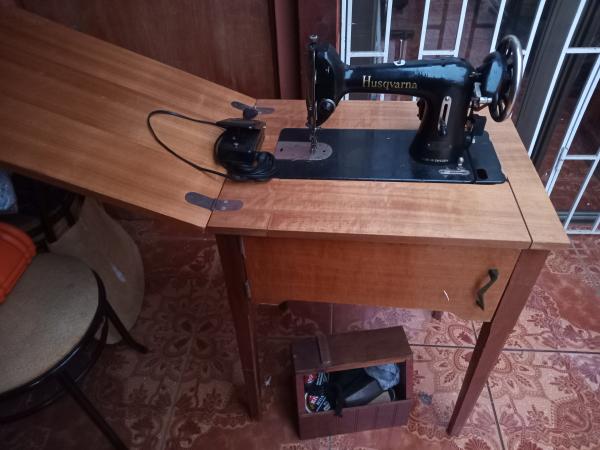 VENDO MÁQUINA DE COSER CASERA