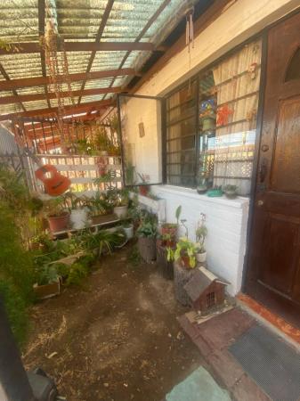 SE VENDE CASA, BARRIO TRANQUILO Y COMERCIAL