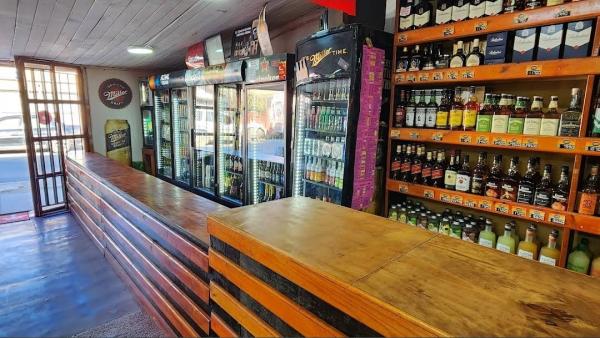PROPIEDAD CON LOCAL COMERCIAL CURACAVÍ BOTILLERÍA