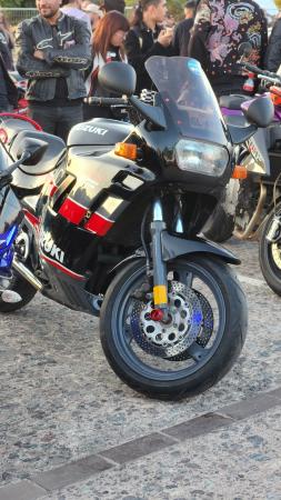 VENDO SUZUKI GSXF 400CC AÑO 90