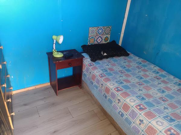 SE ARRIENDAN HABITACIONES AMOBLADAS 