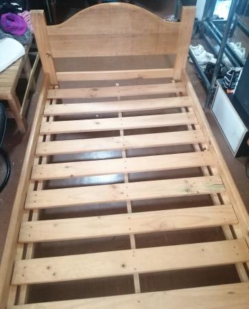 VENDO CAMA DE MADERA 