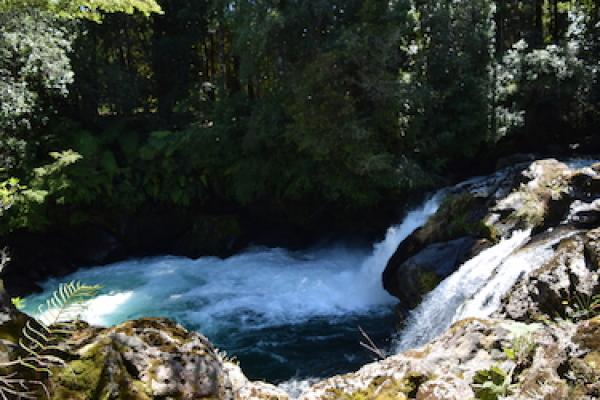 HORNOPIREN ,TERRENO ORILLA DE RIO.-