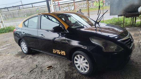 NECESITO CHOFER TAXI A CARGO