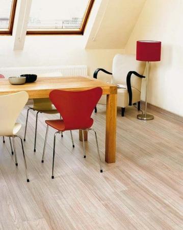 Instalación de piso vinílico y flotantes laminados